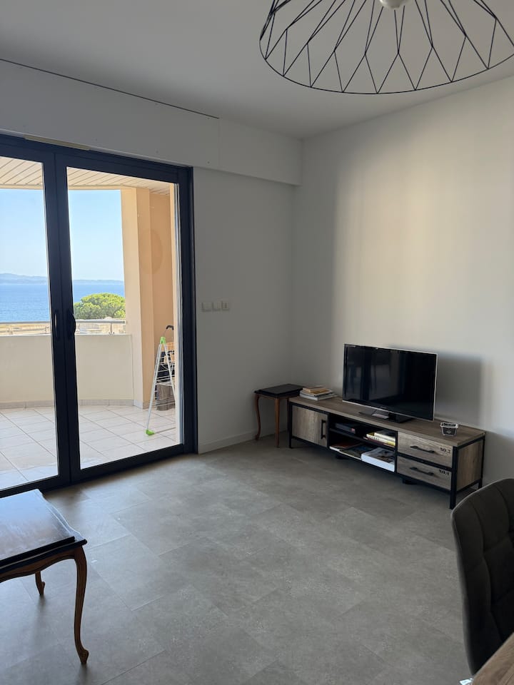 T2 in quiet residence with sea view and parking !