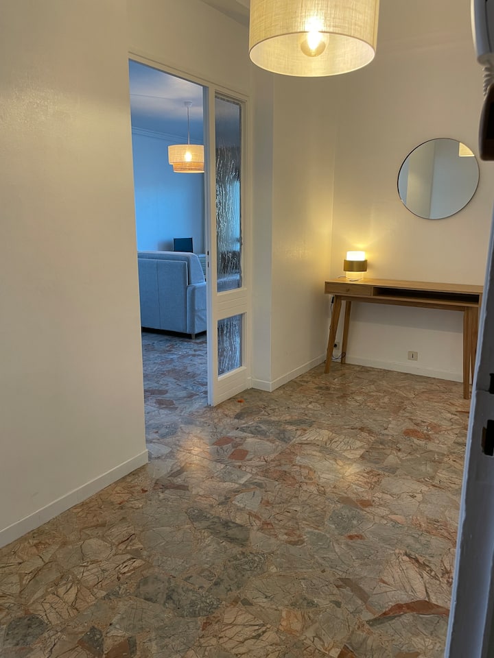 Grand P2 lumineux près du port et parking gratuit - 2