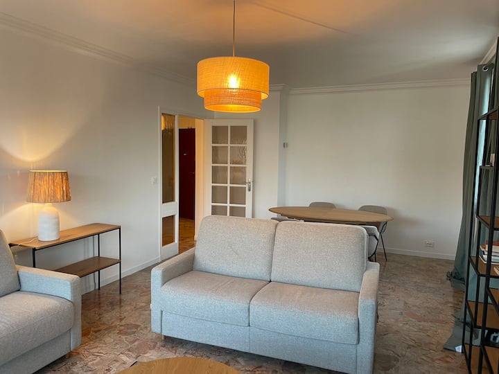 Grand P2 lumineux près du port et parking gratuit - 5